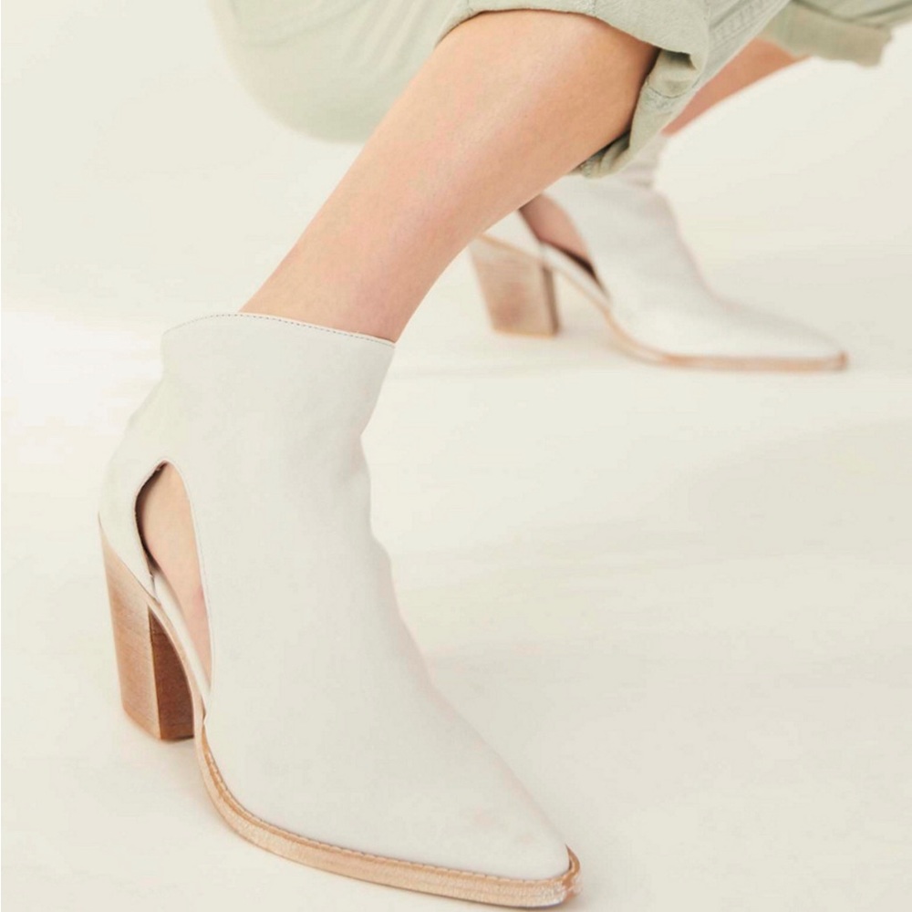 NIB Free People White Wilder bootie with cutout